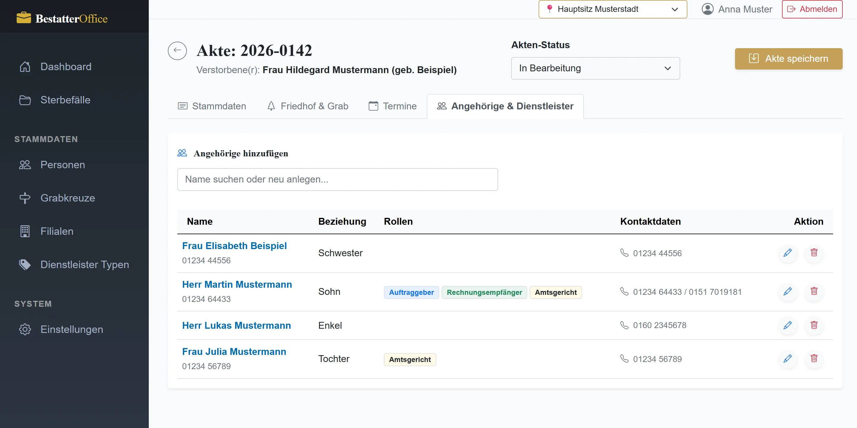 Eine Akte im Reiter „Angehörige & Dienstleister“: Angehörige mit Beziehung, Telefonnummern und Kennzeichnung als Auftraggeber, Rechnungsempfänger oder für das Amtsgericht relevant.